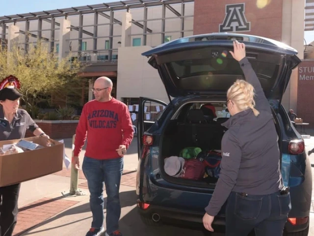 2023 Thanksgiving Dinner To-Go order distribution in the Student Union Memorial Center traffic circle.